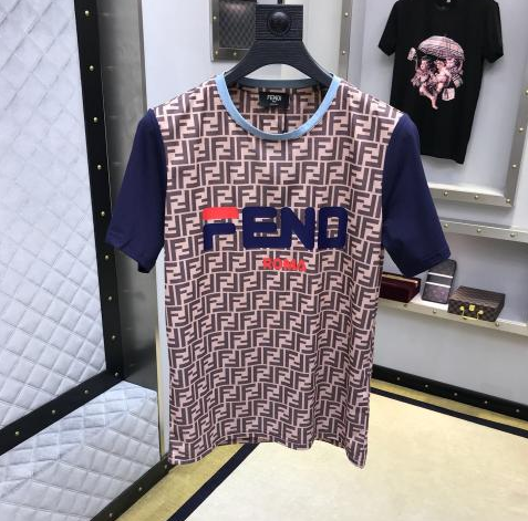 广州高仿服装批发市场在哪里，业内人士介绍下做工好的多少钱