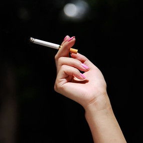孤独的烟雾，在烟雾中寻找自我一手香烟批发 - 1 - 635香烟网