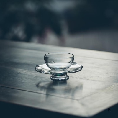 醉意朦胧下的酒杯，手机镜头捕捉的伤感瞬间 - 5 - 635香烟网