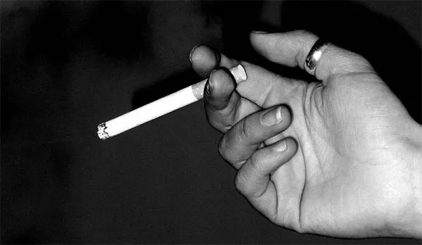 烟雾中的沉思直销批发 - 4 - 635香烟网