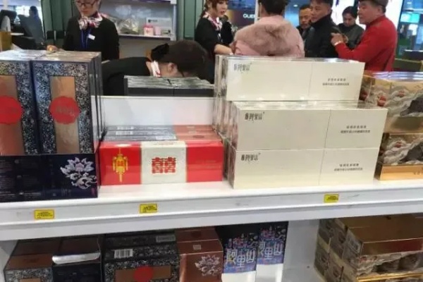 免税香烟批发价格揭秘，专柜一盒究竟多少钱？ - 2 - 635香烟网