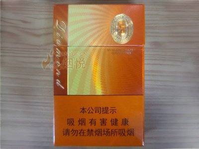 _闪光钻石图片_闪光灯下的钻石