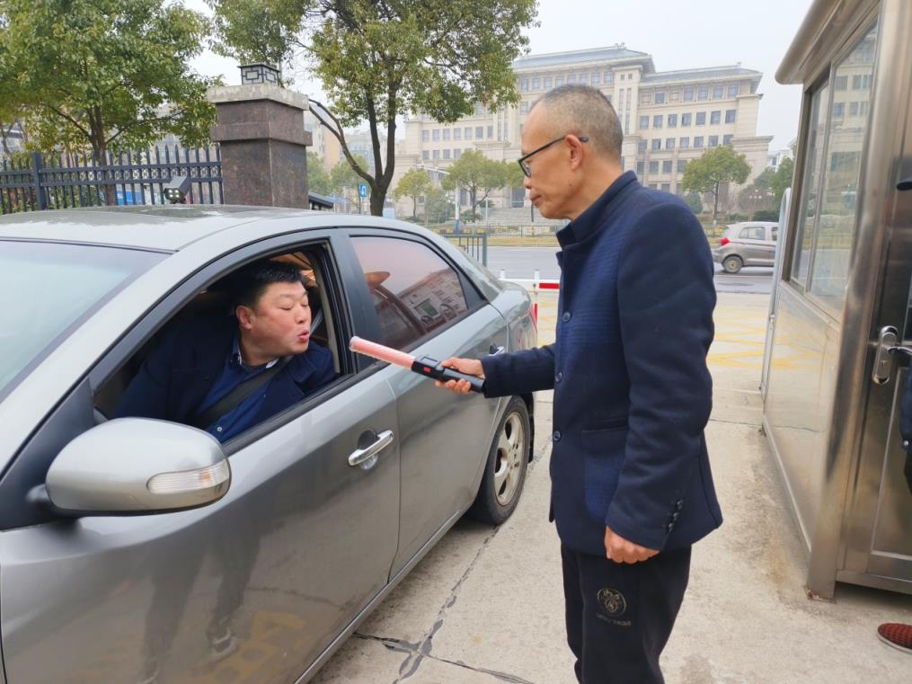 头条！香烟批发货源网站有哪些“目中无人”